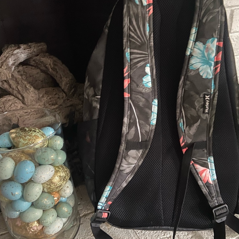 Hurley Black Backpack with Turquoise & Coral Floral Print - Picture 3 of 3